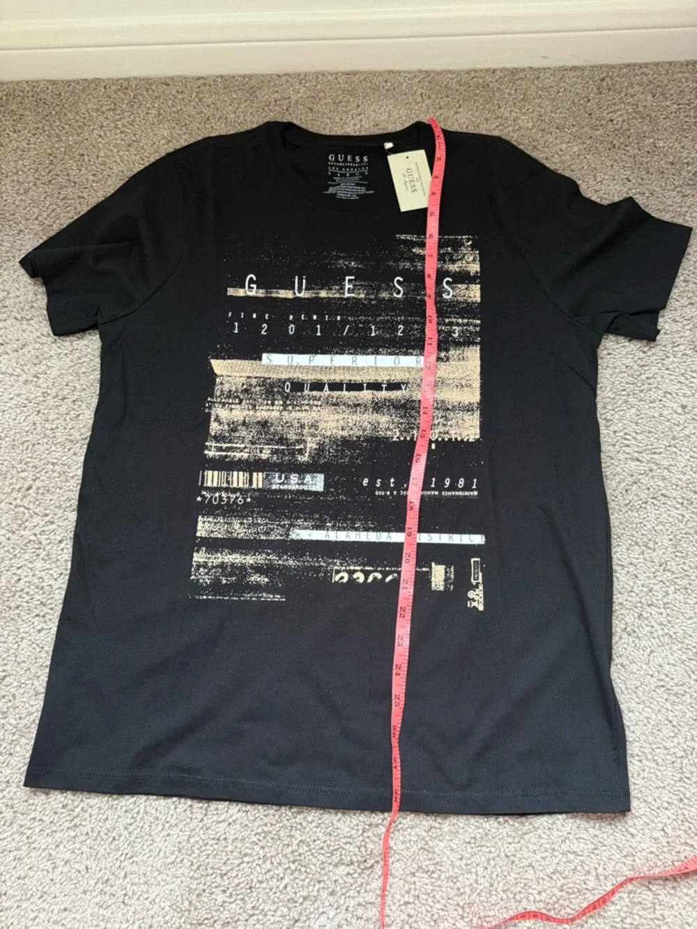 NWT Guess t shirt black large - Picture 3 of 5